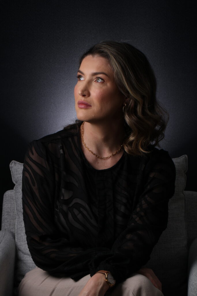 Dra. Andreza Sgrott, especialista em Implantodontia e Ortodontia, atua em Jaraguá do Sul com foco em proporcionar segurança, estética e conforto para seus pacientes.